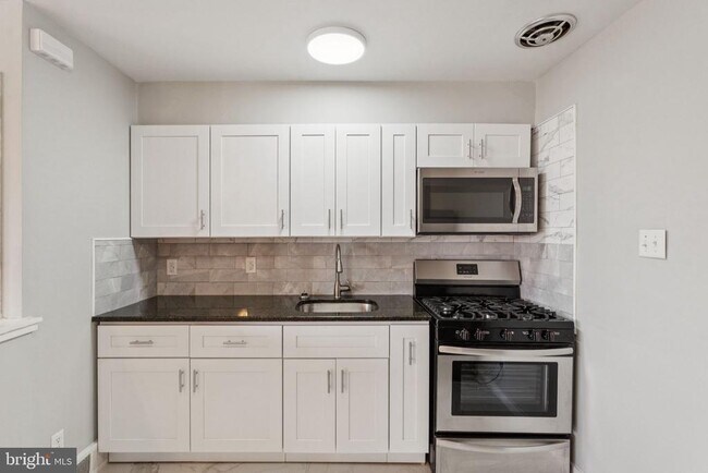 Building Photo - 7239 Haverford Ave