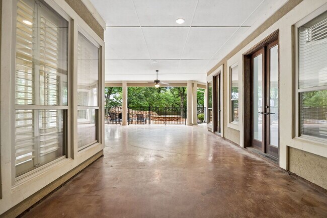 Building Photo - 2101 Miracle Point Dr