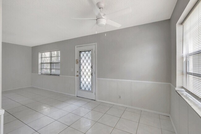 Building Photo - 297 Monaco Way