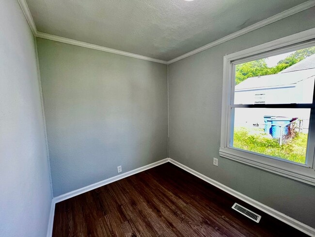 Building Photo - MOVE IN INCENTIVE: $500 FIRST FULL MONTHS ...