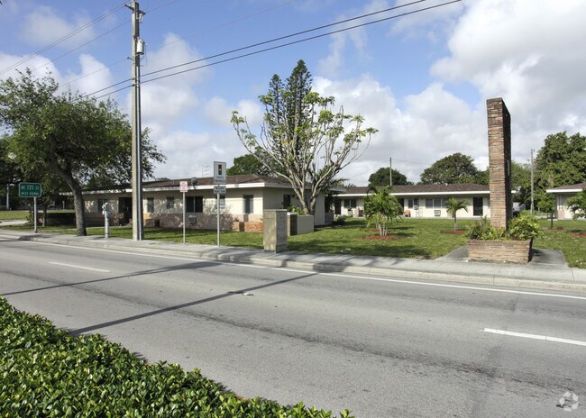 Building Photo - The Bedford Apartments