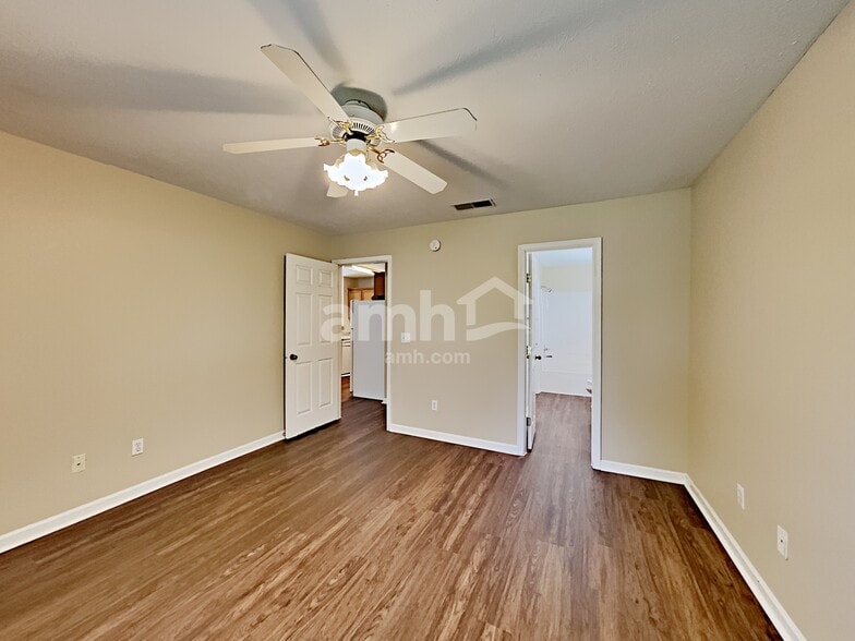 Building Photo - 1137 Benton Mason Dr