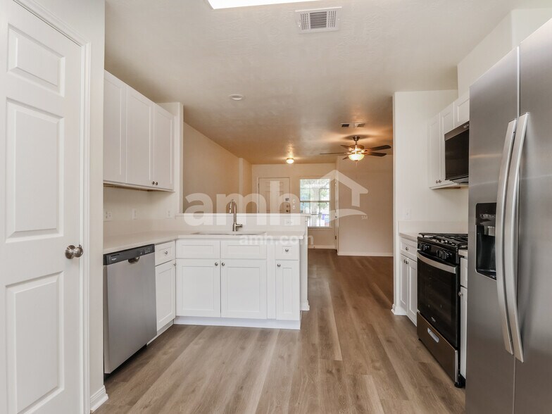 Building Photo - 910 Redcrest Springs Ct