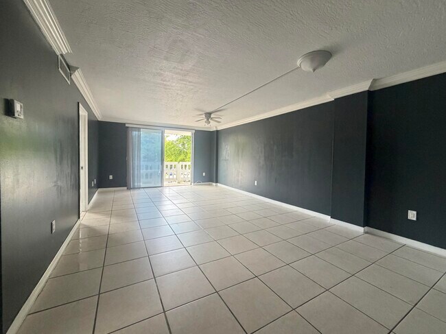 Building Photo - 15600 NW 7th Ave