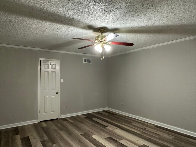 Building Photo - 8588 Kettering Dr