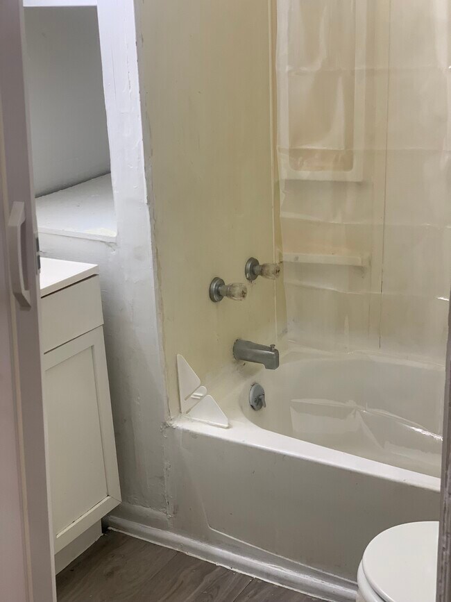 Building Photo - 311 Lee St W