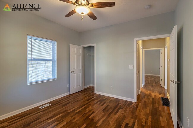 Building Photo - 917 Kearney St