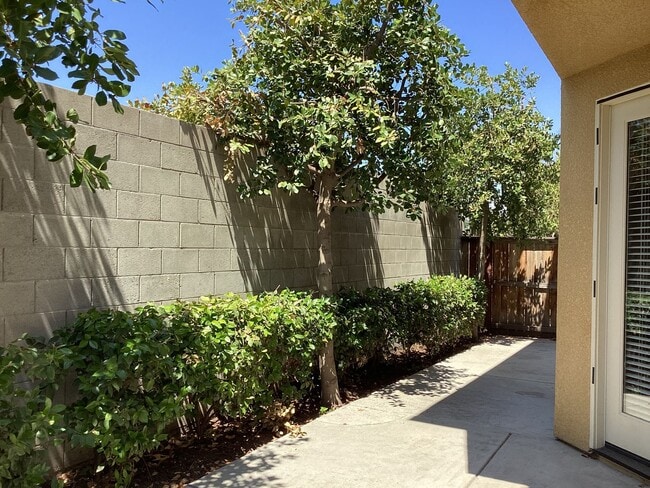 Building Photo - 7009 Harmony Dr