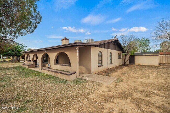 Building Photo - 2534 E Randall Dr