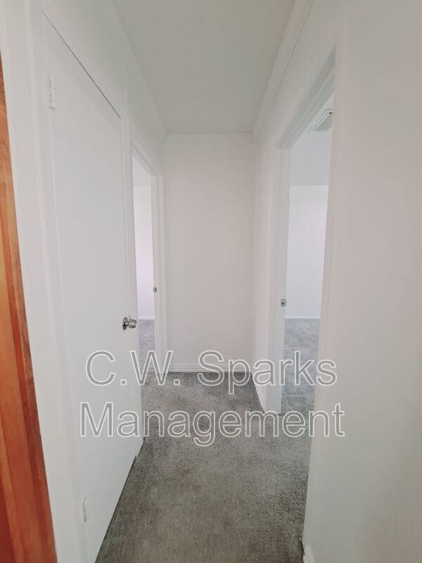 Building Photo - 852 Harvard Ln