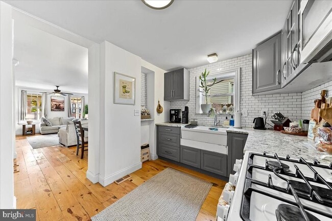 Building Photo - 131 E Union St