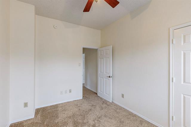 Building Photo - 719 Woodlake Dr
