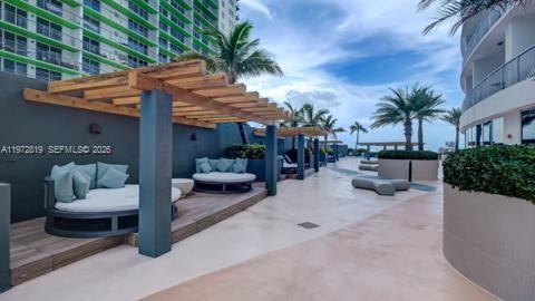 Building Photo - 1750 N Bayshore Dr