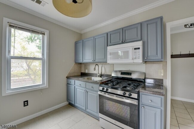 Building Photo - 410 Talmadge Avenue