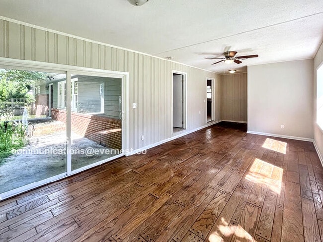 Building Photo - 306 N Circle Dr