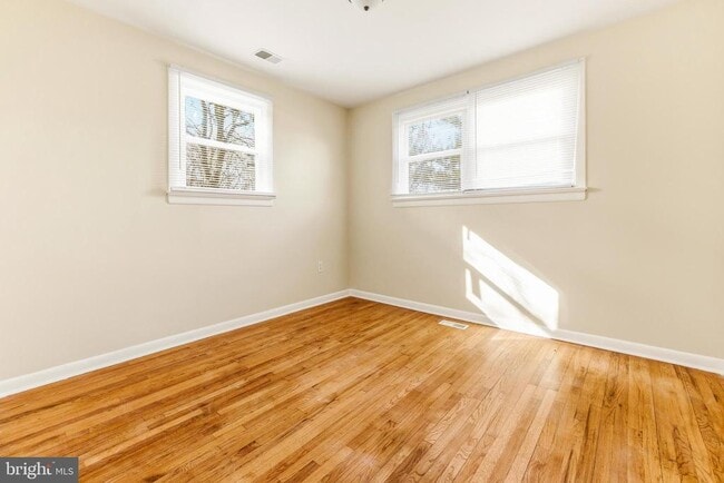 Building Photo - 305 American Way