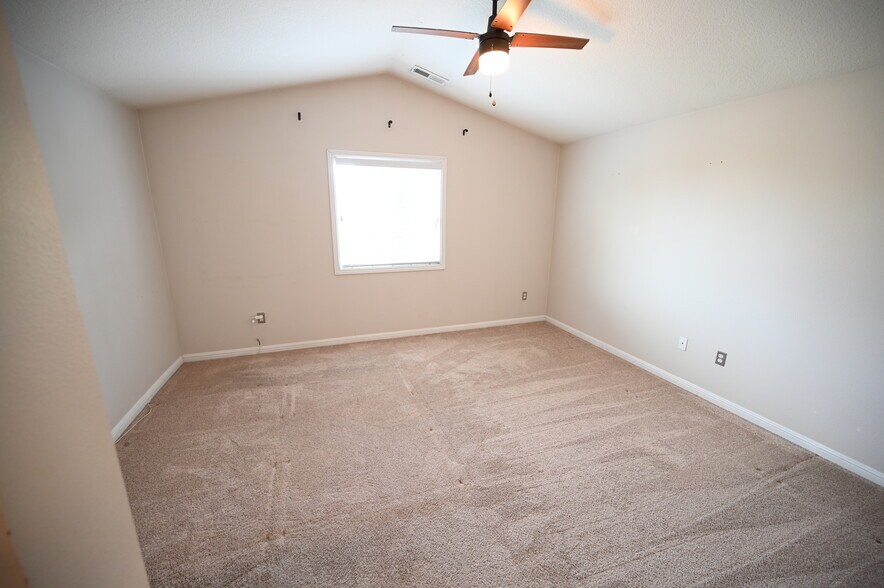 Building Photo - 9216 N Charleston Ave