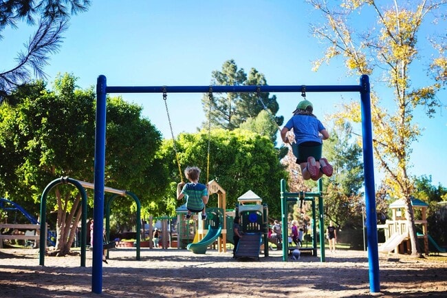 Building Photo - Tierrasanta 4 bedroom 2.5 bath, Garage, Up...