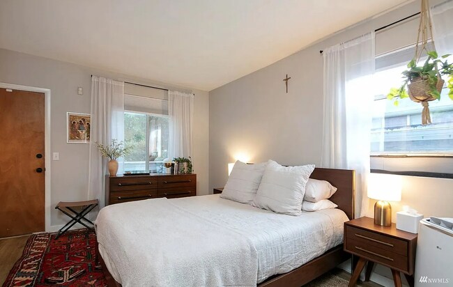 Building Photo - 2606 E Madison St