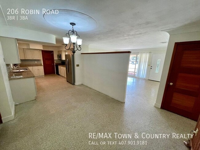 Building Photo - 206 Robin Rd