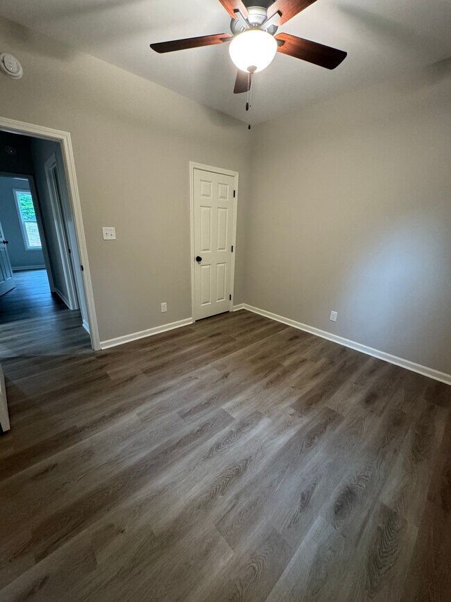 Building Photo - 456 Huffman Dr