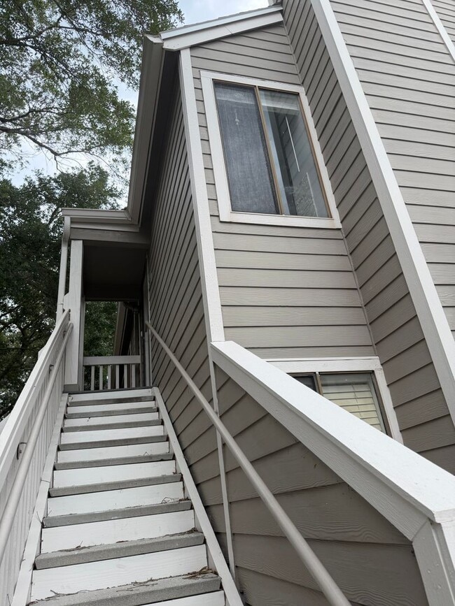 Building Photo - 549 Sun Ridge Pl
