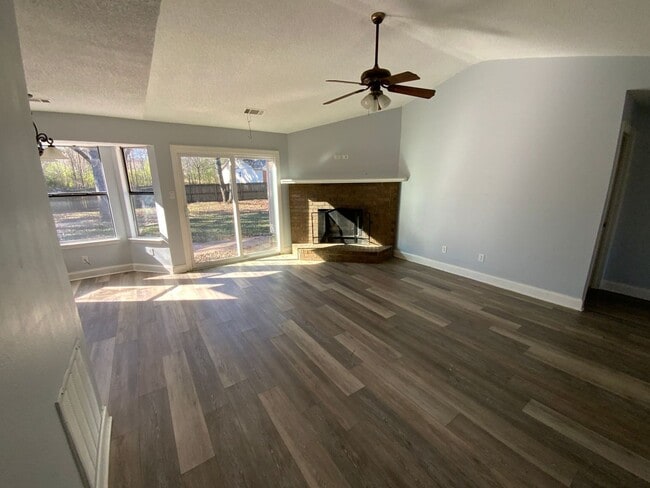 Building Photo - 2817 Forest Dr