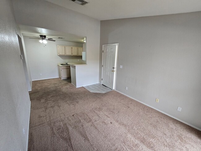 Building Photo - ***GREAT 1 BEDROOM/ 1 BATH CONDO ON SECOND...