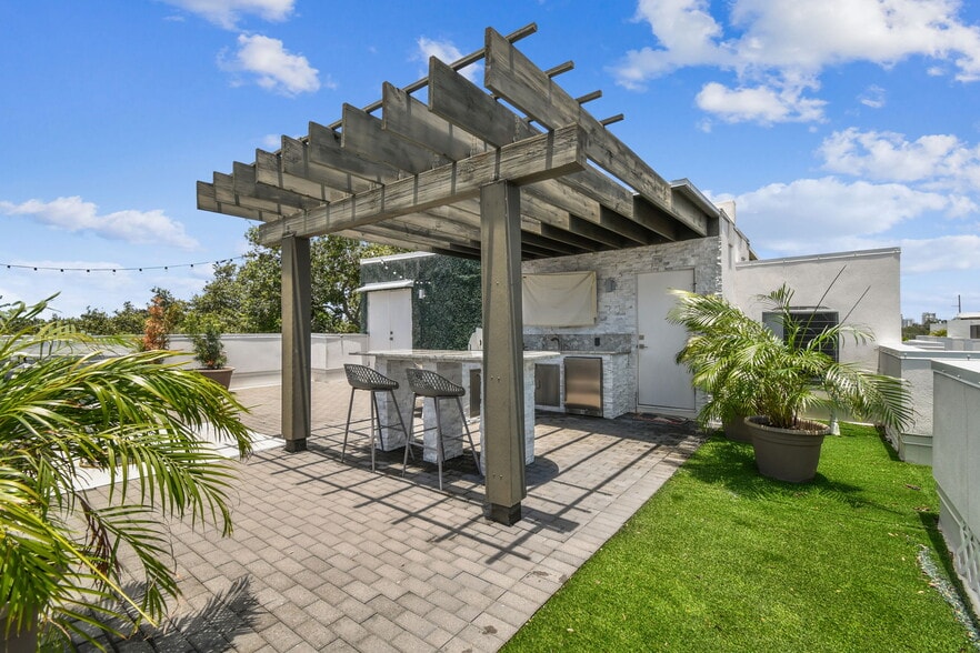 Building Photo - 3100 W Paul Ave