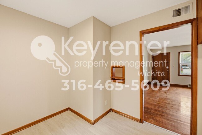 Building Photo - Charming 3-Bedroom Home with Original Hardwood Floors & Large Backyard