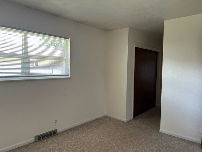 Building Photo - 3006 Butternut Dr