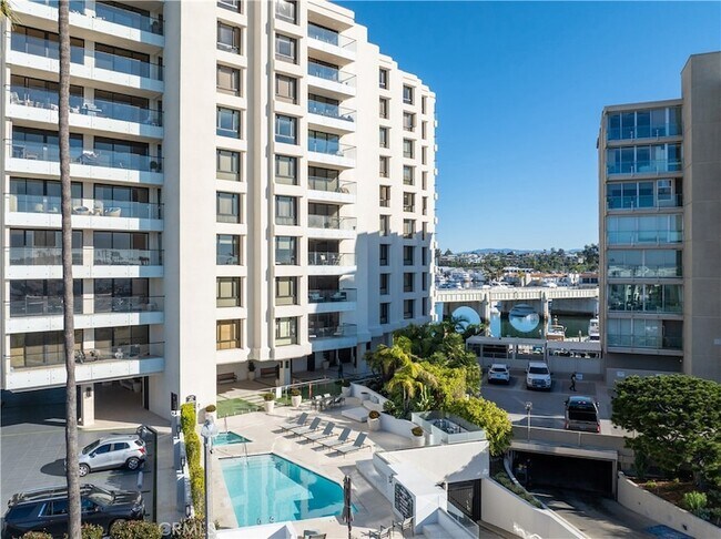 Building Photo - 601 Lido Park Dr