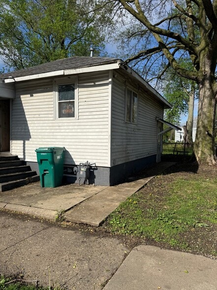 Building Photo - 347 N Stone St