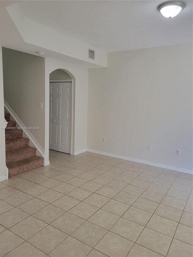 Building Photo - 618 SW 106th Ave