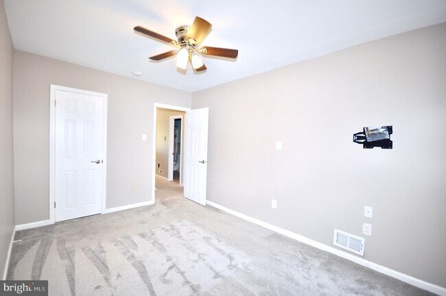 Building Photo - 6 Aspen Way