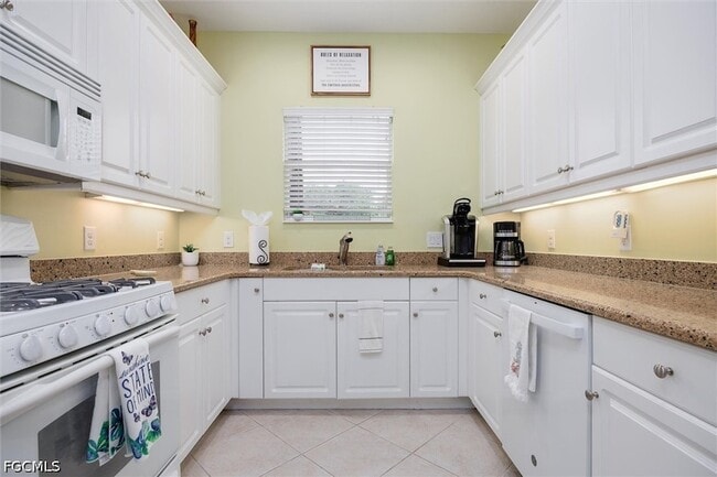 Building Photo - 3210 Cottonwood Bend