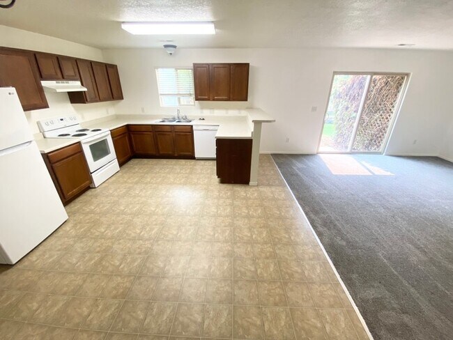 Building Photo - 1243 W 520 S