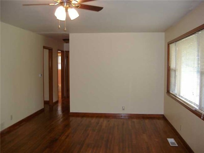 Building Photo - 1212 W Pine St