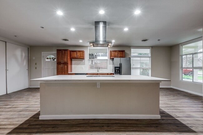 Building Photo - 511 E Hathaway Dr