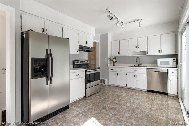 Building Photo - 617 S Edgeworth Ave