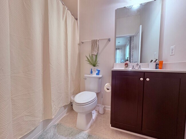 Building Photo - EMBREY MILL - END UNIT TOWNHOUSE
