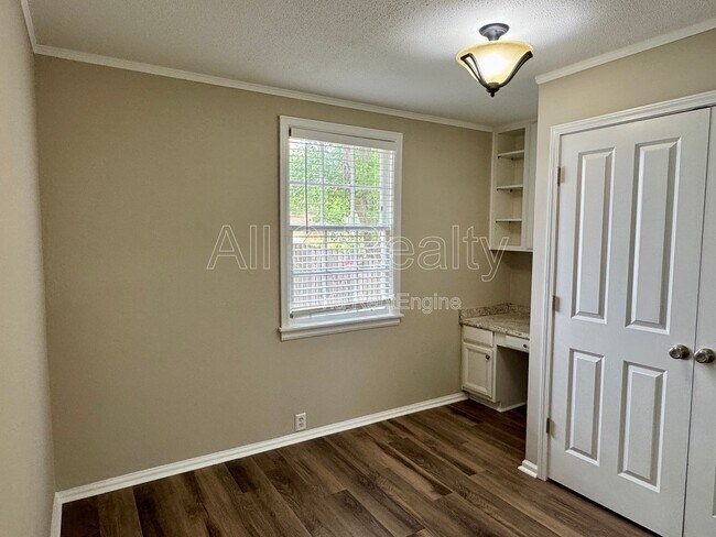 Building Photo - 301 Bradley Dr