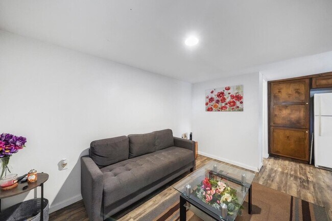 Building Photo - 8041 Howard Dr