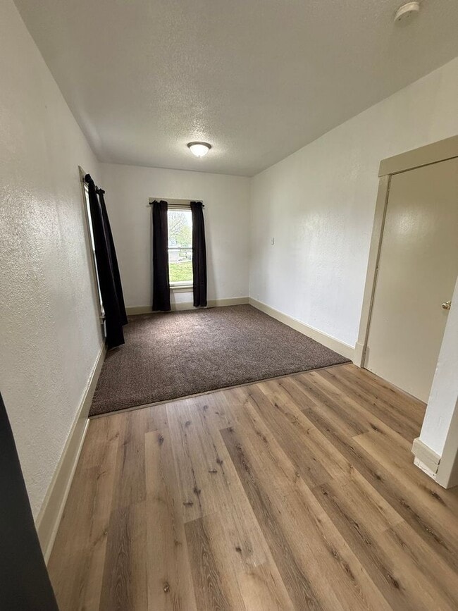 Building Photo - Cute and clean 1 Bedroom house in Marshalltown