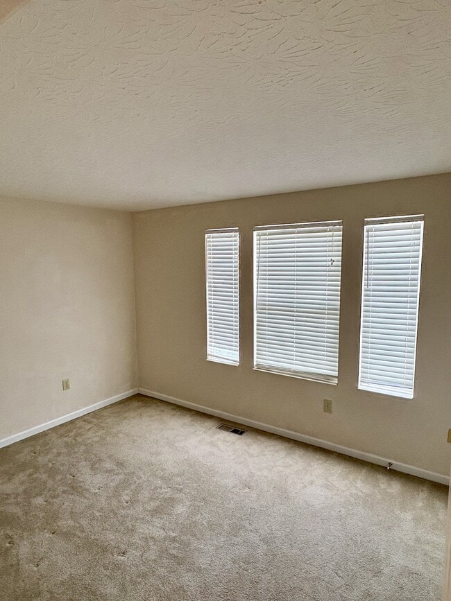 Building Photo - 2341 Oaktree Pl