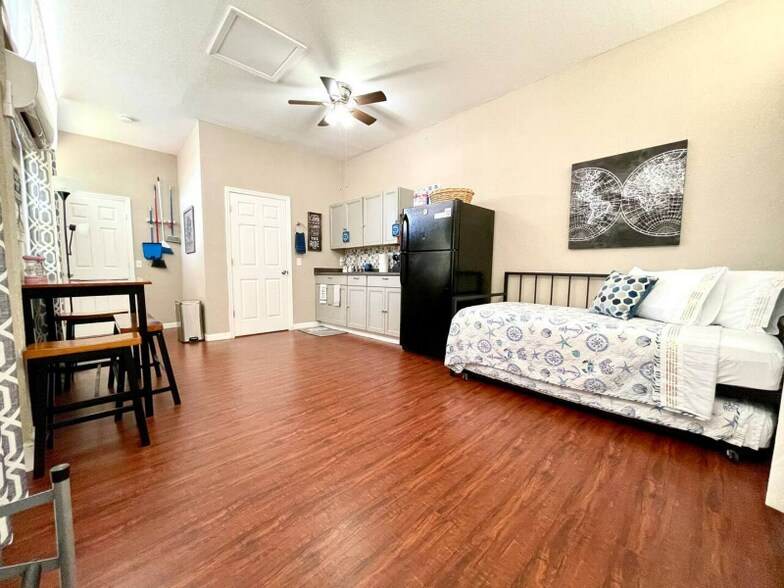 Building Photo - 1245 Catalpa Ln