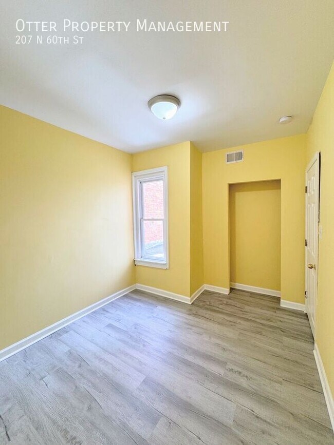 Building Photo - 207 N 60th St