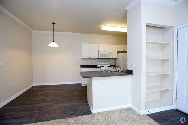 1BR, 1BA - 763 SF - Reserve at South Creek