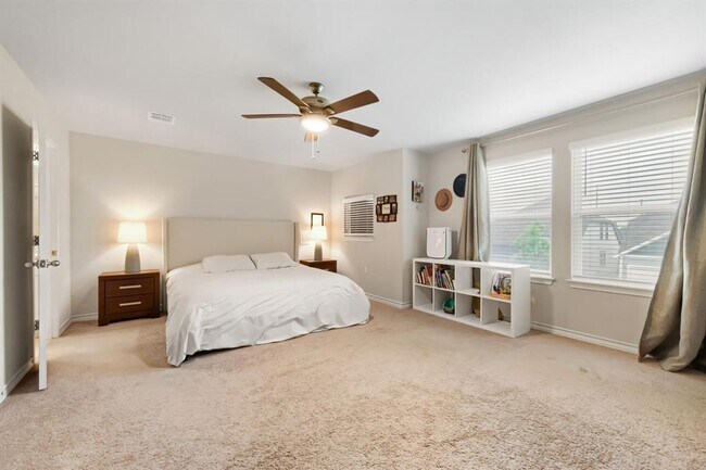 Building Photo - 12004 Cimaizon Dr