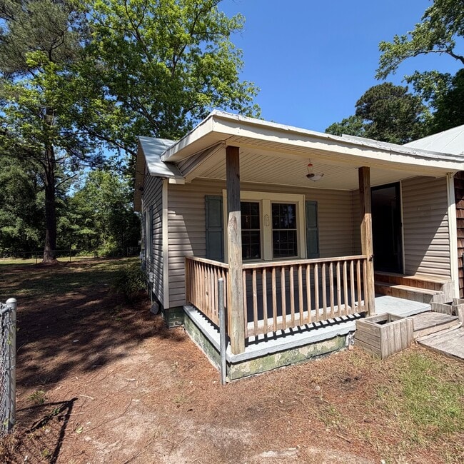 Building Photo - 6164 Highland Ave